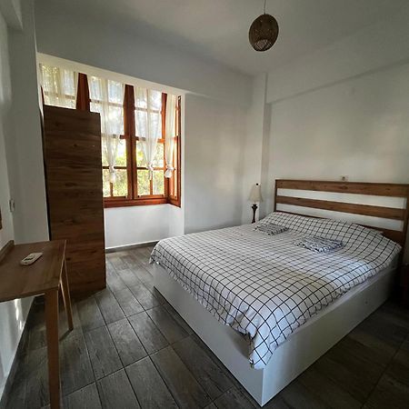 Kuyu Beergarden Hostel Анталия Екстериор снимка