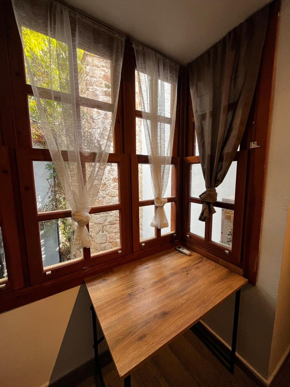 Kuyu Beergarden Hostel Анталия Екстериор снимка