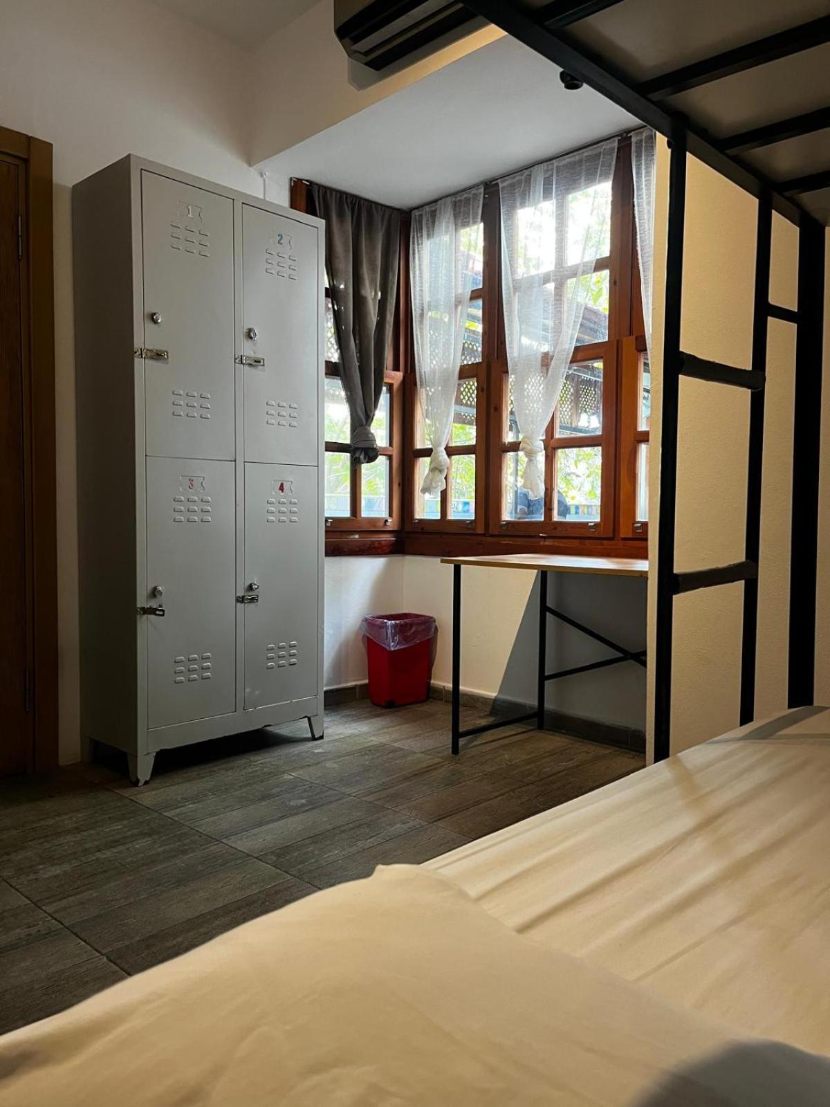 Kuyu Beergarden Hostel Анталия Екстериор снимка