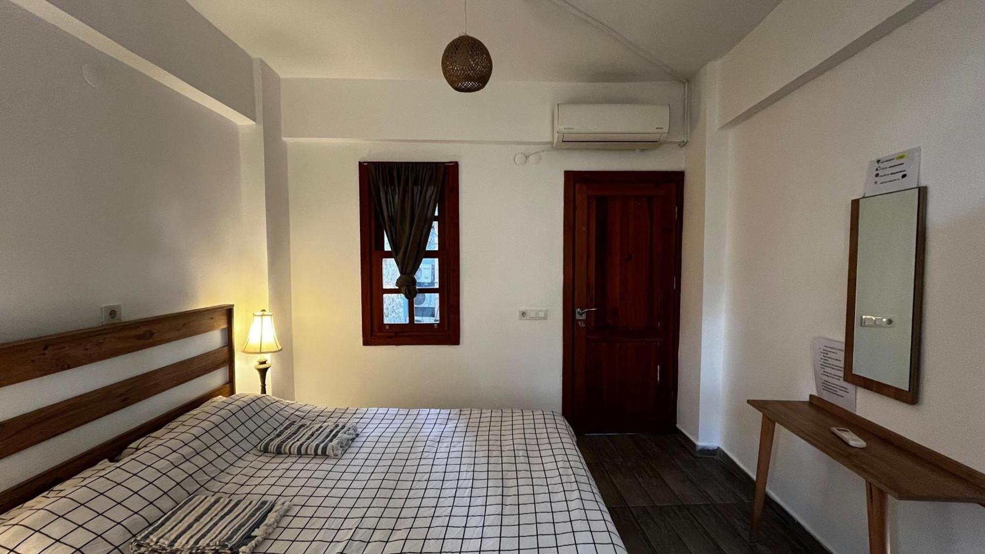 Kuyu Beergarden Hostel Анталия Екстериор снимка