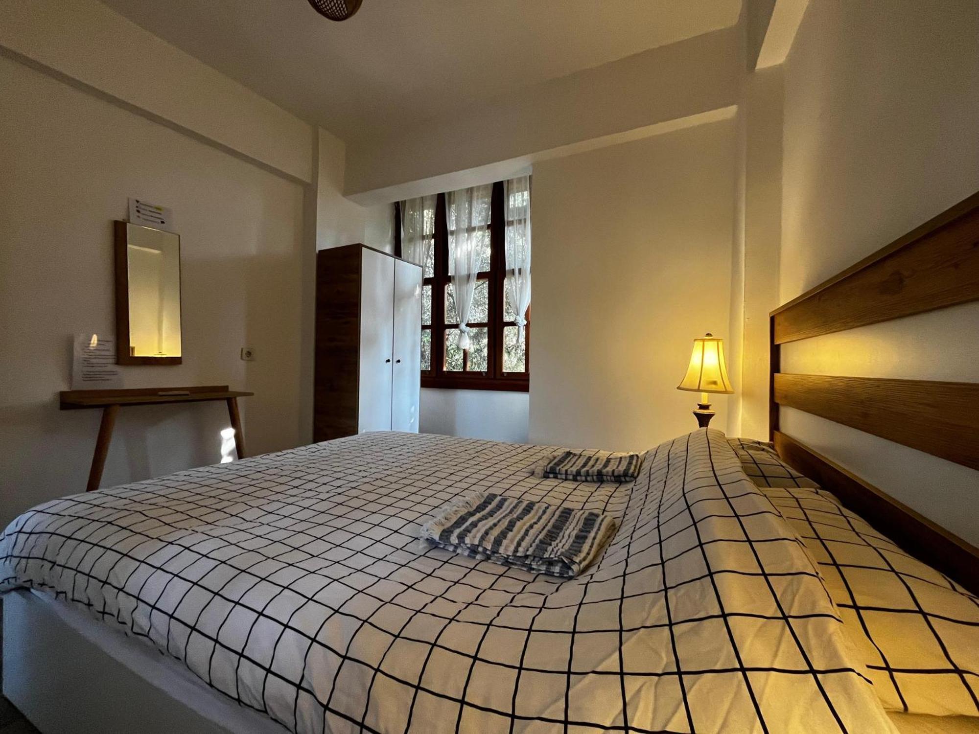 Kuyu Beergarden Hostel Анталия Екстериор снимка