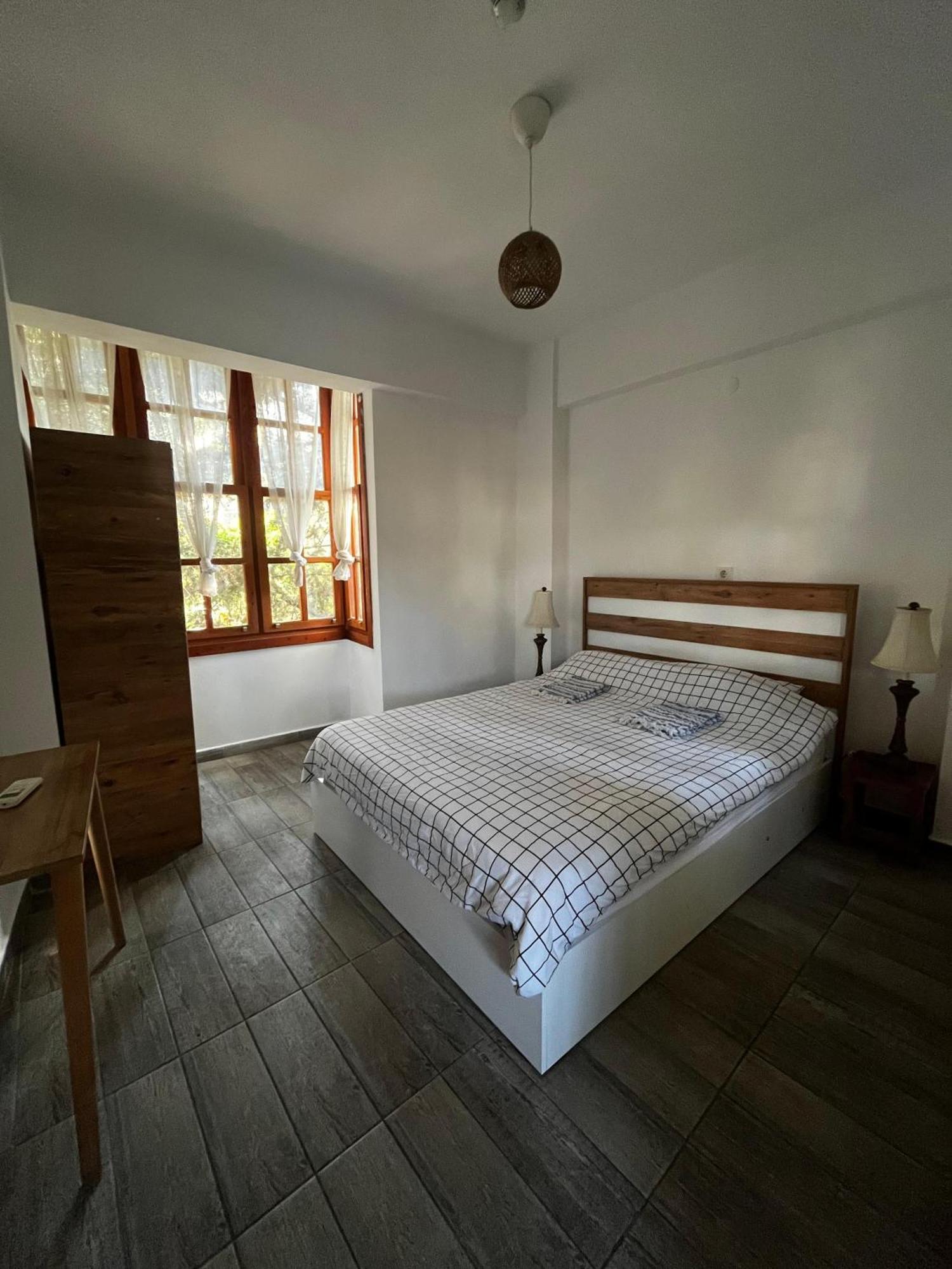 Kuyu Beergarden Hostel Анталия Екстериор снимка