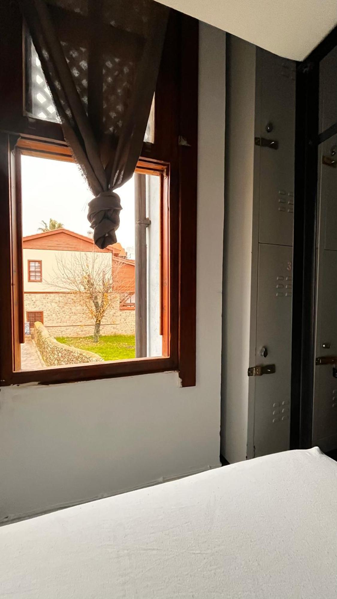 Kuyu Beergarden Hostel Анталия Екстериор снимка
