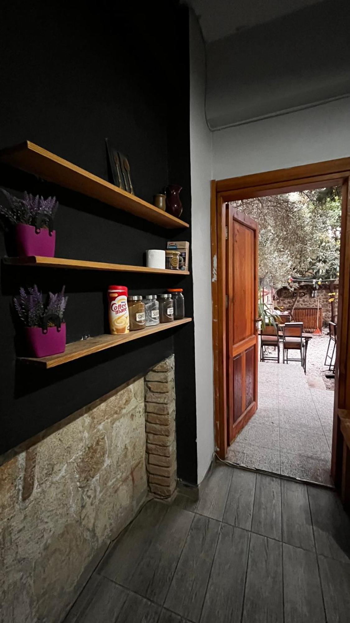 Kuyu Beergarden Hostel Анталия Екстериор снимка
