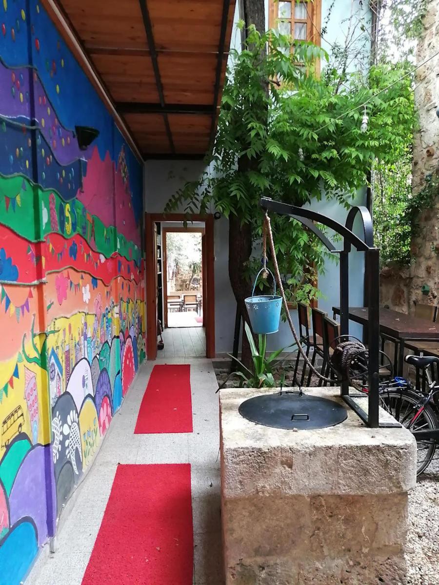 Kuyu Beergarden Hostel Анталия Екстериор снимка