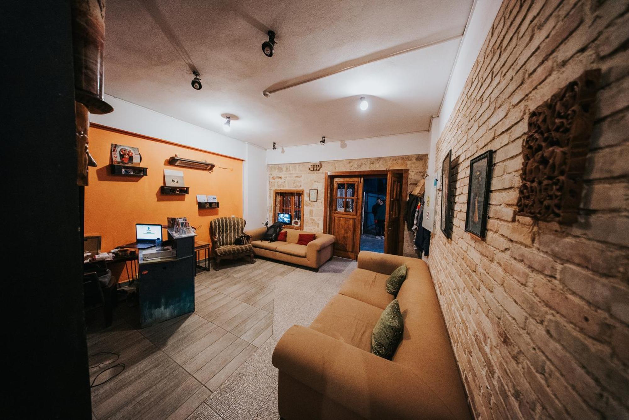 Kuyu Beergarden Hostel Анталия Екстериор снимка