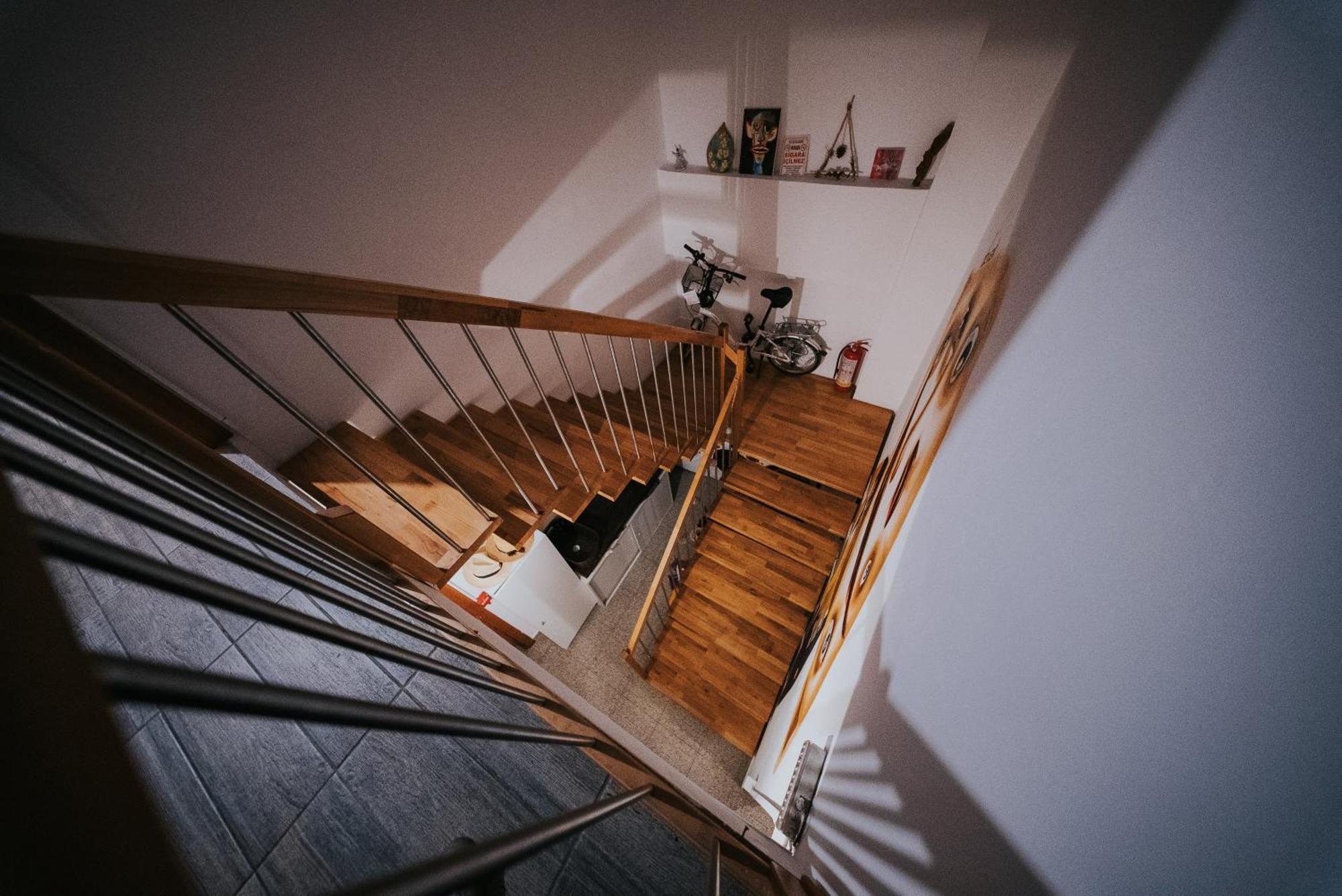 Kuyu Beergarden Hostel Анталия Екстериор снимка