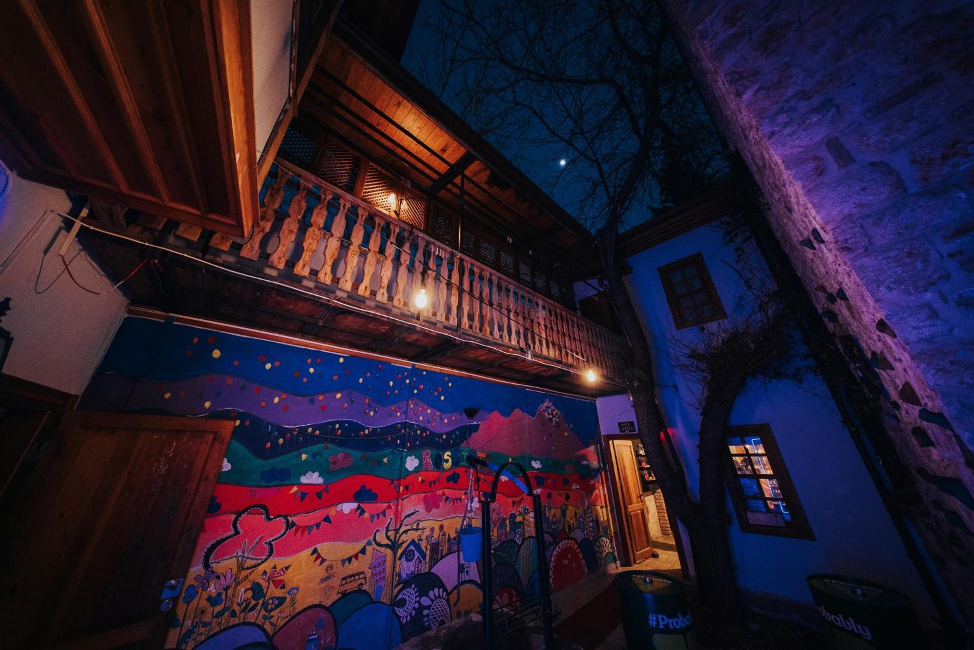 Kuyu Beergarden Hostel Анталия Екстериор снимка