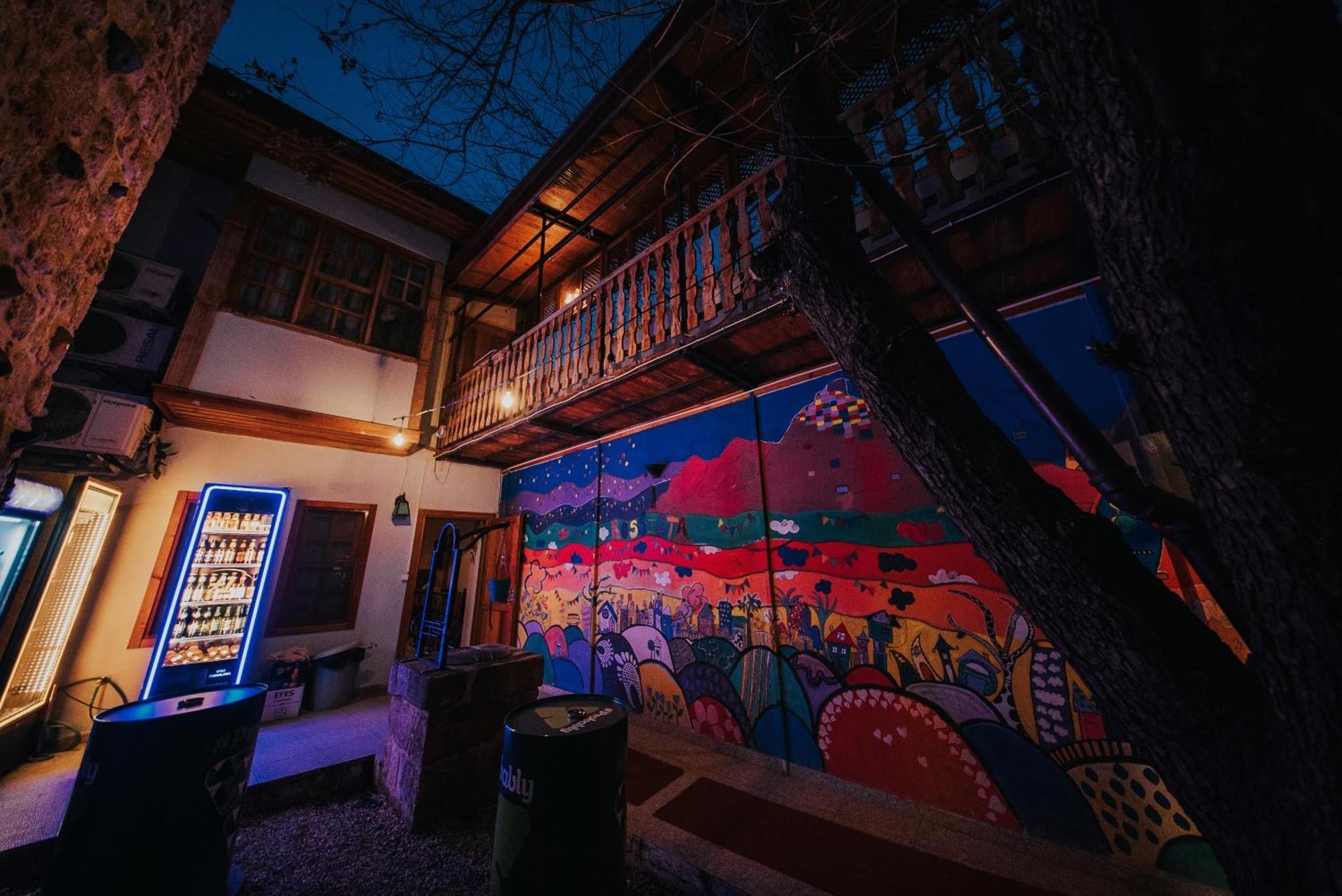 Kuyu Beergarden Hostel Анталия Екстериор снимка