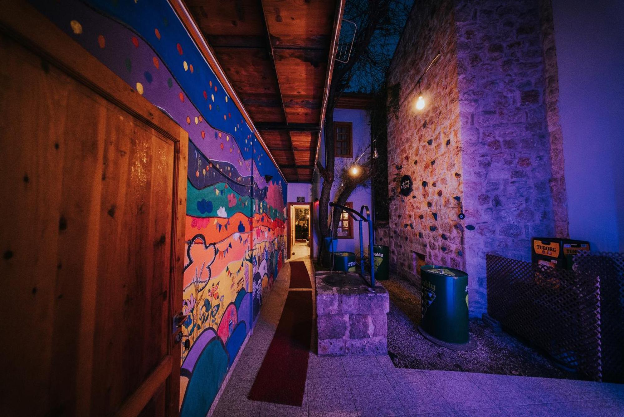 Kuyu Beergarden Hostel Анталия Екстериор снимка
