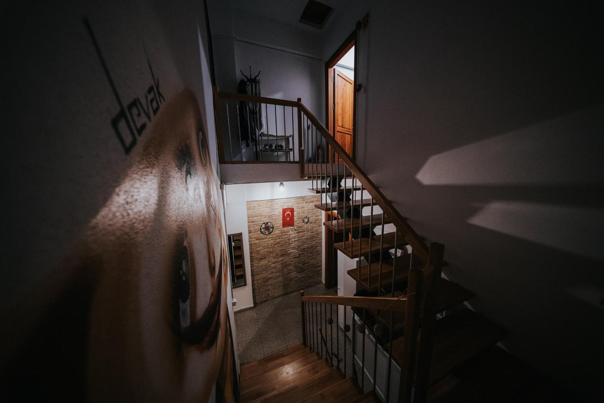 Kuyu Beergarden Hostel Анталия Екстериор снимка