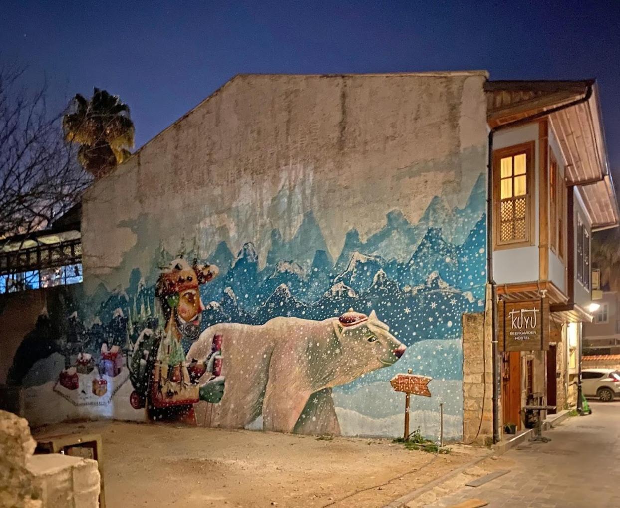 Kuyu Beergarden Hostel Анталия Екстериор снимка