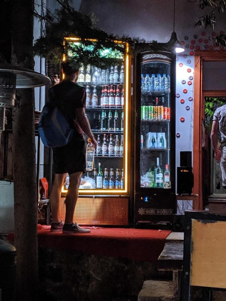 Kuyu Beergarden Hostel Анталия Екстериор снимка