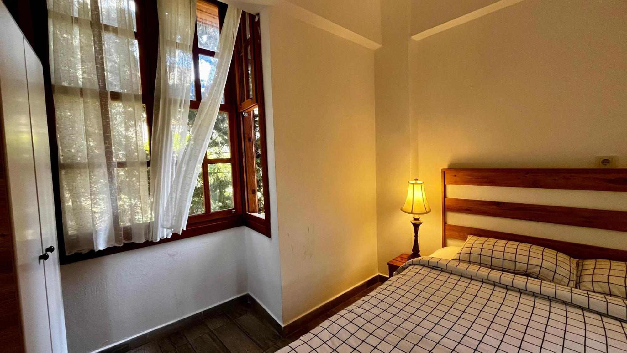 Kuyu Beergarden Hostel Анталия Екстериор снимка